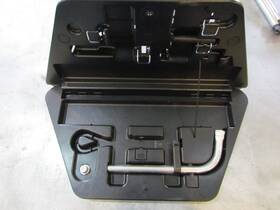 4445060354 Audi 2004 A8l Trunk Tool Storage With Tools