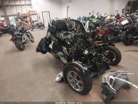 148.mcym11 Bombardier Can Am Spyder Roadster Rt 2011 Rear Trunk With Backrest Seat Covers