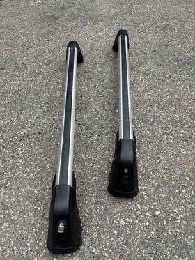 85513548 General Motors 21-23 Buick Envision Roof Rack Cross Rail Package In Black Gm Oem