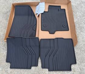 85556244 Gm 2024-2025 Chevrolet Equinox Ev 1st And 2nd Row Floor Mats Black Oem