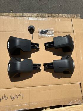 720501 Thule Edge Clamp - Used
