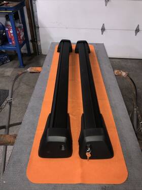 32399472 Volvo 2 Genuine Load Carriers Black Ex40/xc40 -