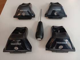 1035621 Yakima 4 Skyline Towers With Core Locks. For Roof Crossbars.