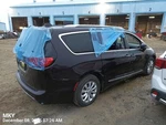 Rh Chrome Roof Rail Oem 2018 Chrysler Pacifica. Fixed Price $100.00.