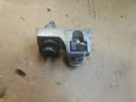 2000 - 2006 Bmw X5 E53 Rh Passenger Roof Railing Adapter Mount 7030882. Fixed Price $16.00.